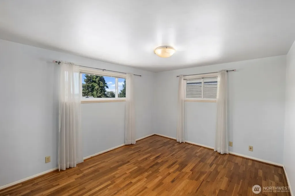 9842 60th Avenue S Seattle WA 98118