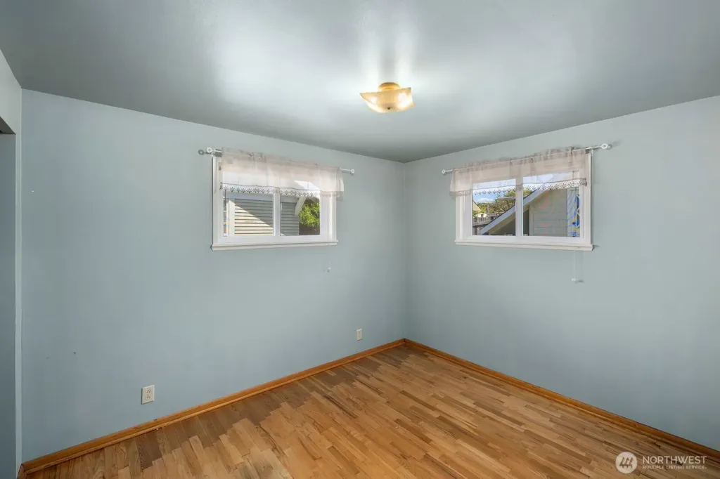 9842 60th Avenue S Seattle WA 98118