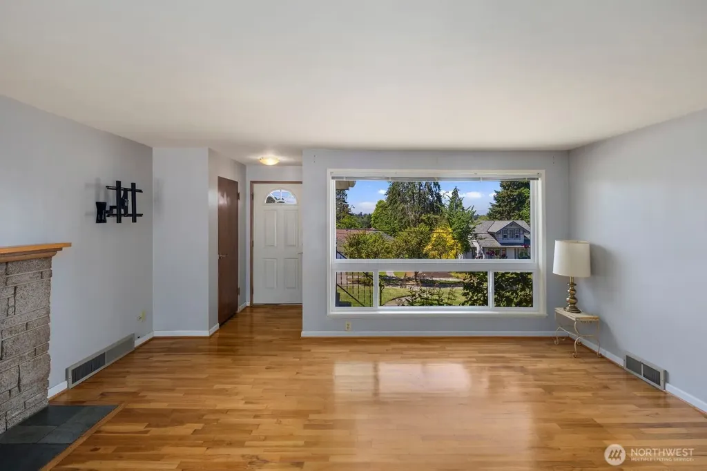 9842 60th Avenue S Seattle WA 98118