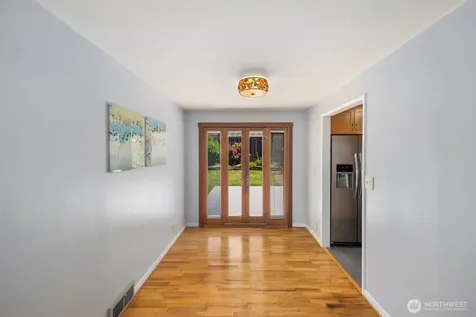 9842 60th Avenue S Seattle WA 98118