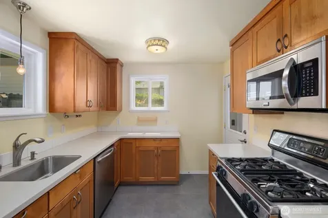 9842 60th Avenue S Seattle WA 98118