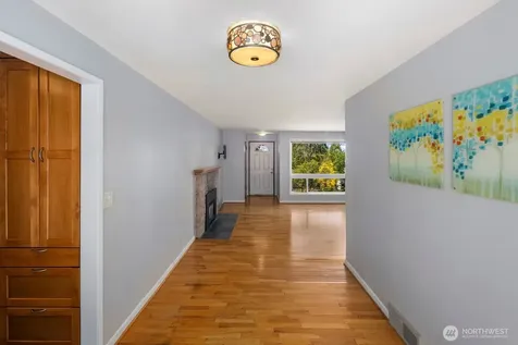 9842 60th Avenue S Seattle WA 98118