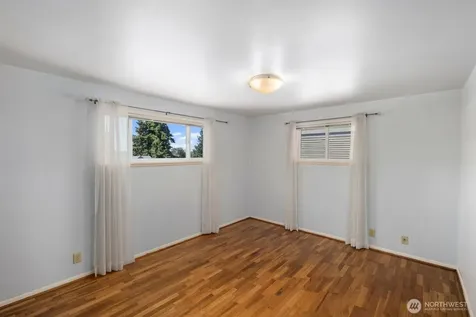 9842 60th Avenue S Seattle WA 98118