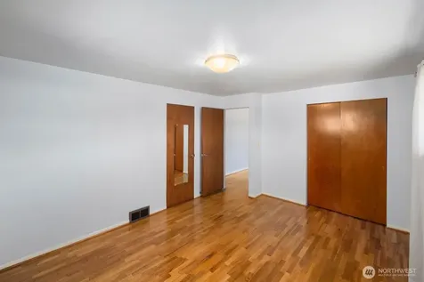 9842 60th Avenue S Seattle WA 98118