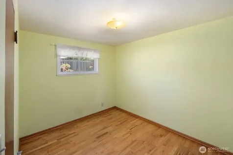 9842 60th Avenue S Seattle WA 98118