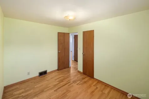 9842 60th Avenue S Seattle WA 98118