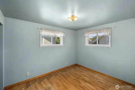 9842 60th Avenue S Seattle WA 98118