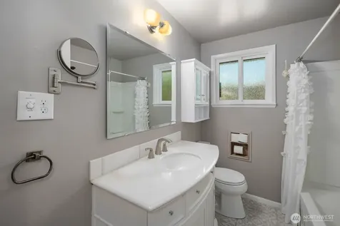 9842 60th Avenue S Seattle WA 98118