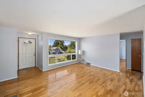 9842 60th Avenue S Seattle WA 98118