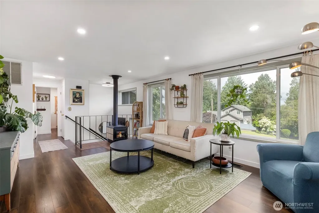 1903 NW Russell Street Poulsbo WA 98370