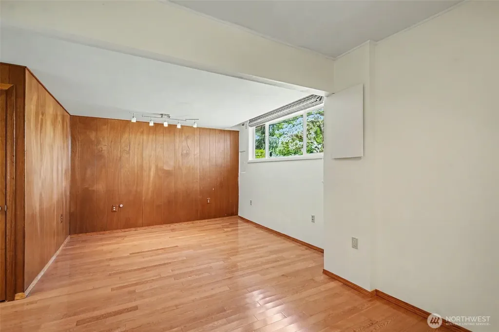 10749 30th Ave NE Seattle WA 98125
