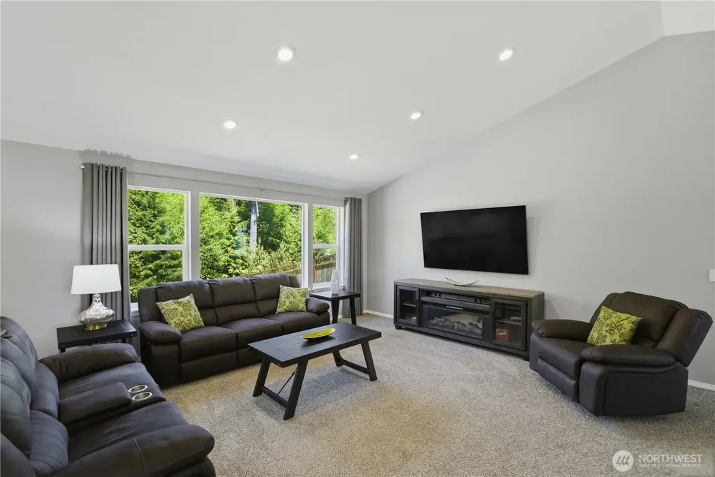 40 Sand Trap Lane Aberdeen WA 98520