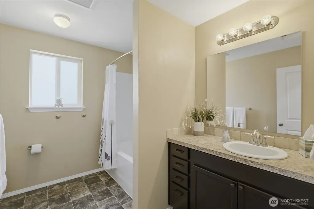 40 Sand Trap Lane Aberdeen WA 98520