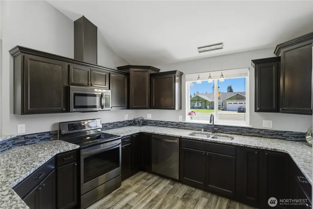 40 Sand Trap Lane Aberdeen WA 98520