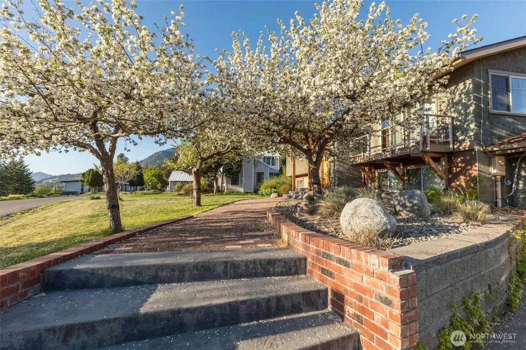 419 Bigelow Street Twisp WA 98856