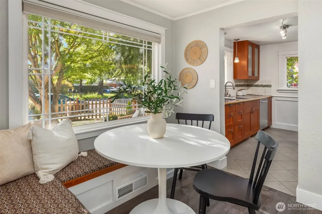 12744 Phinney Avenue N Seattle WA 98133
