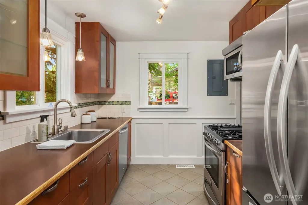 12744 Phinney Avenue N Seattle WA 98133