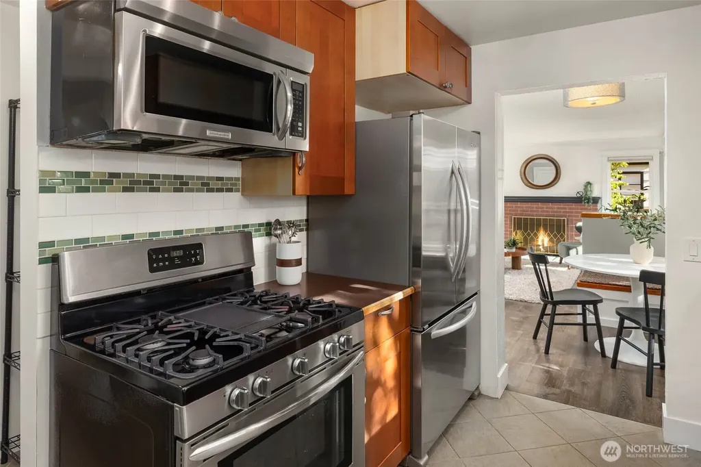 12744 Phinney Avenue N Seattle WA 98133