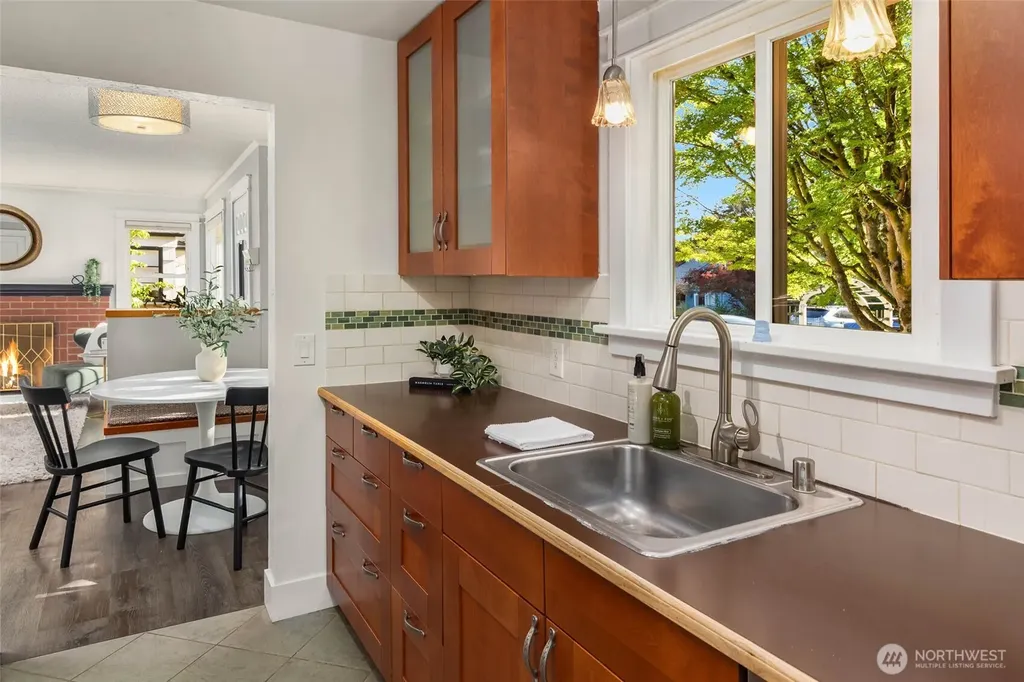 12744 Phinney Avenue N Seattle WA 98133