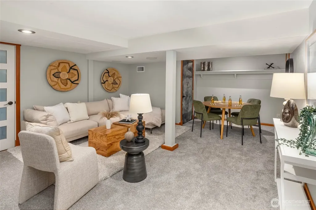 12744 Phinney Avenue N Seattle WA 98133