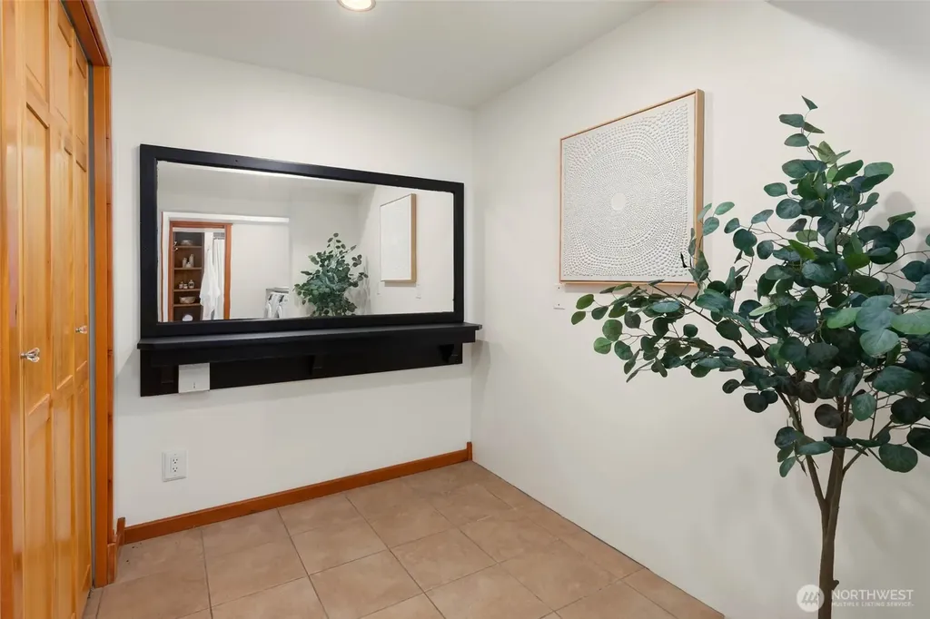 12744 Phinney Avenue N Seattle WA 98133