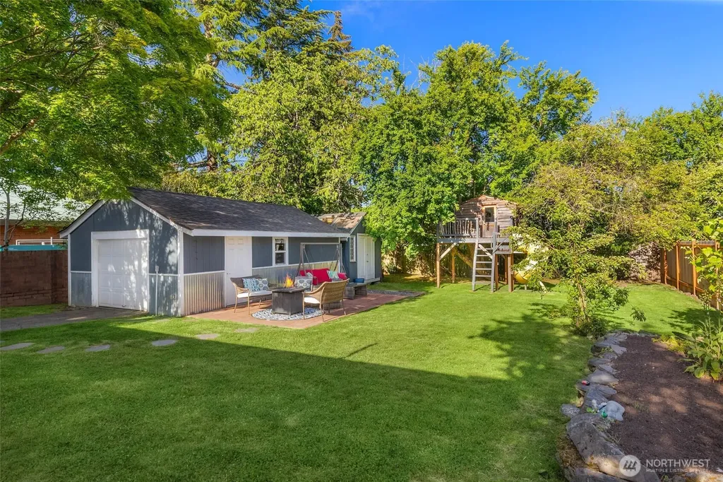 12744 Phinney Avenue N Seattle WA 98133