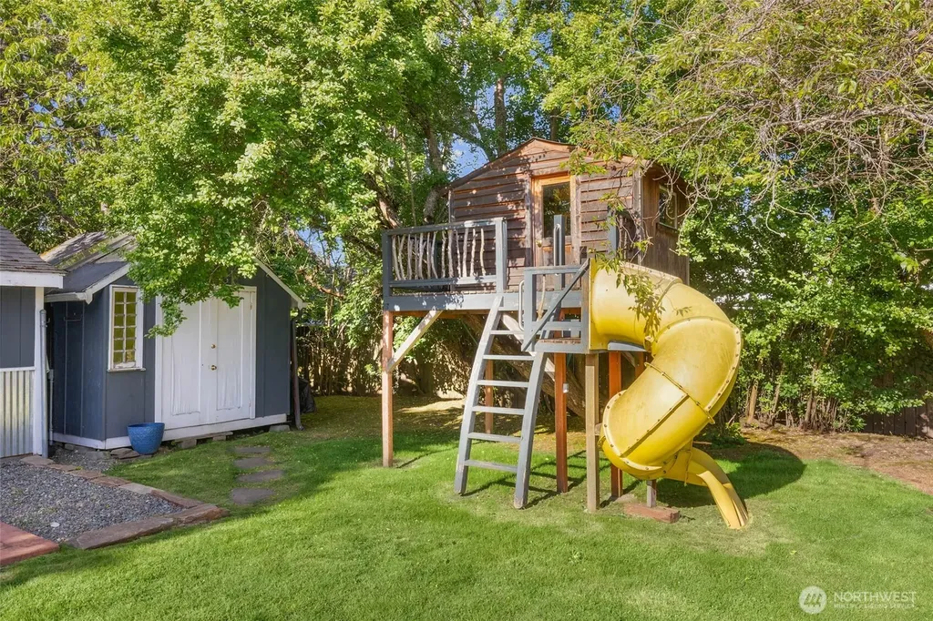 12744 Phinney Avenue N Seattle WA 98133
