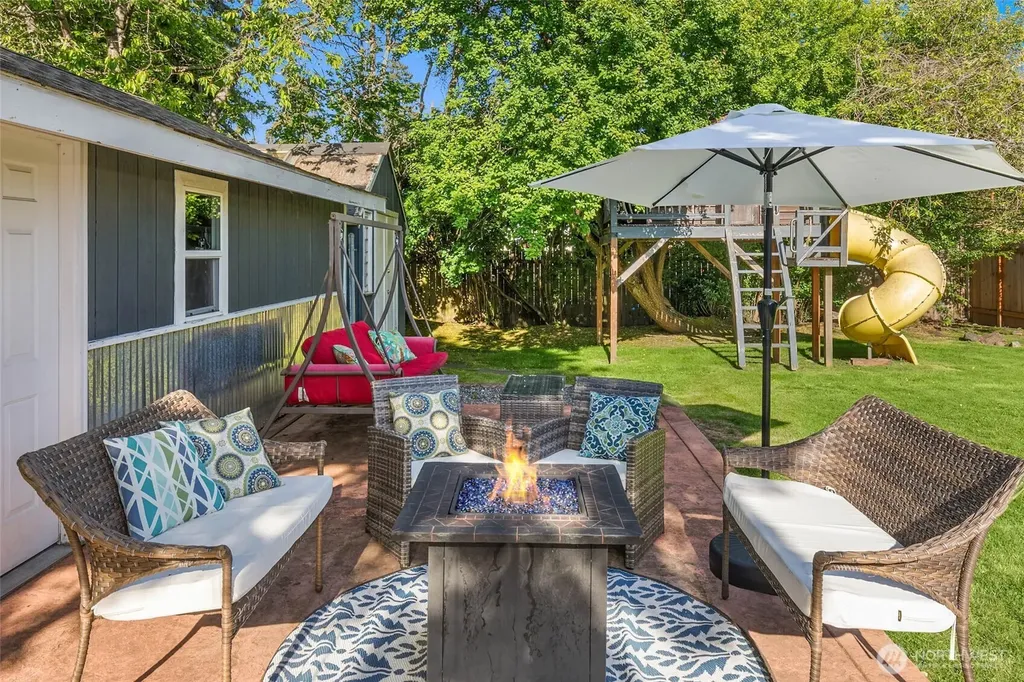 12744 Phinney Avenue N Seattle WA 98133