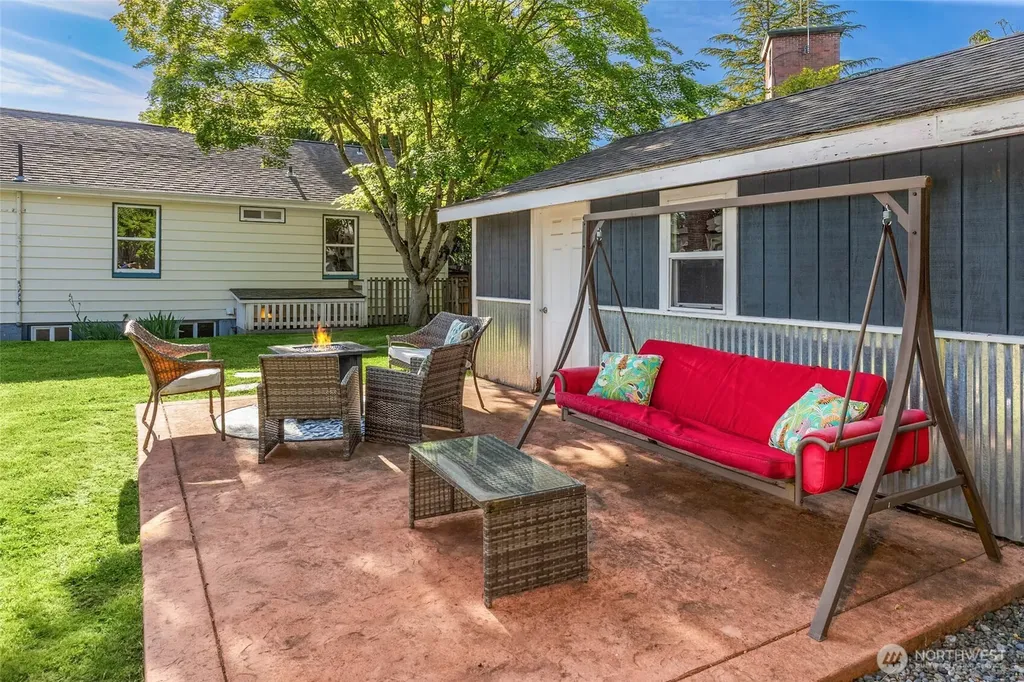 12744 Phinney Avenue N Seattle WA 98133