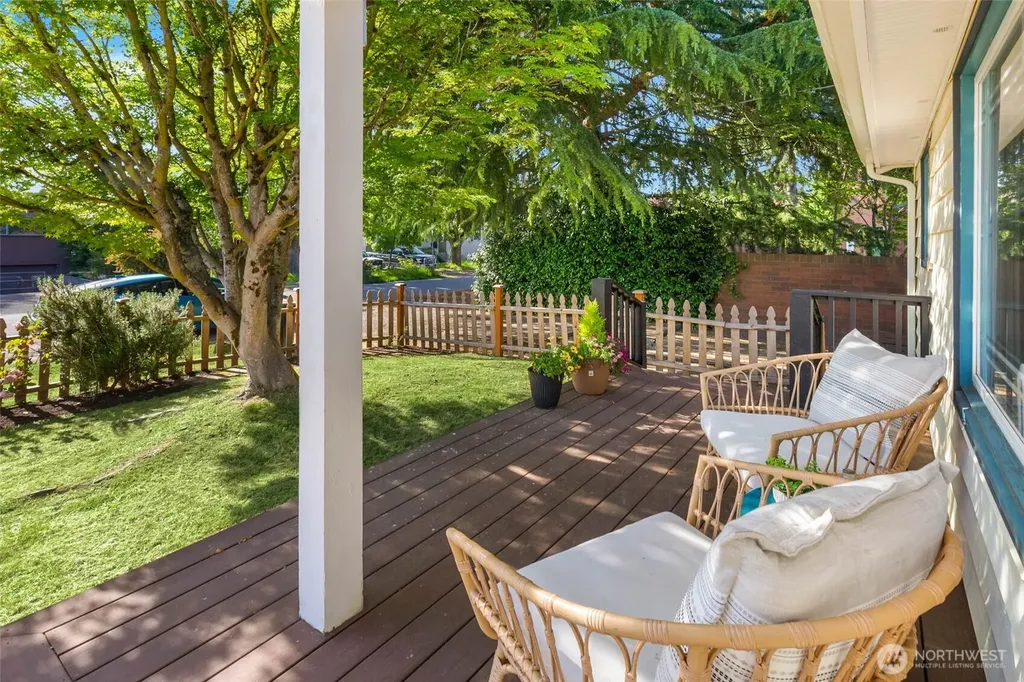 12744 Phinney Avenue N Seattle WA 98133