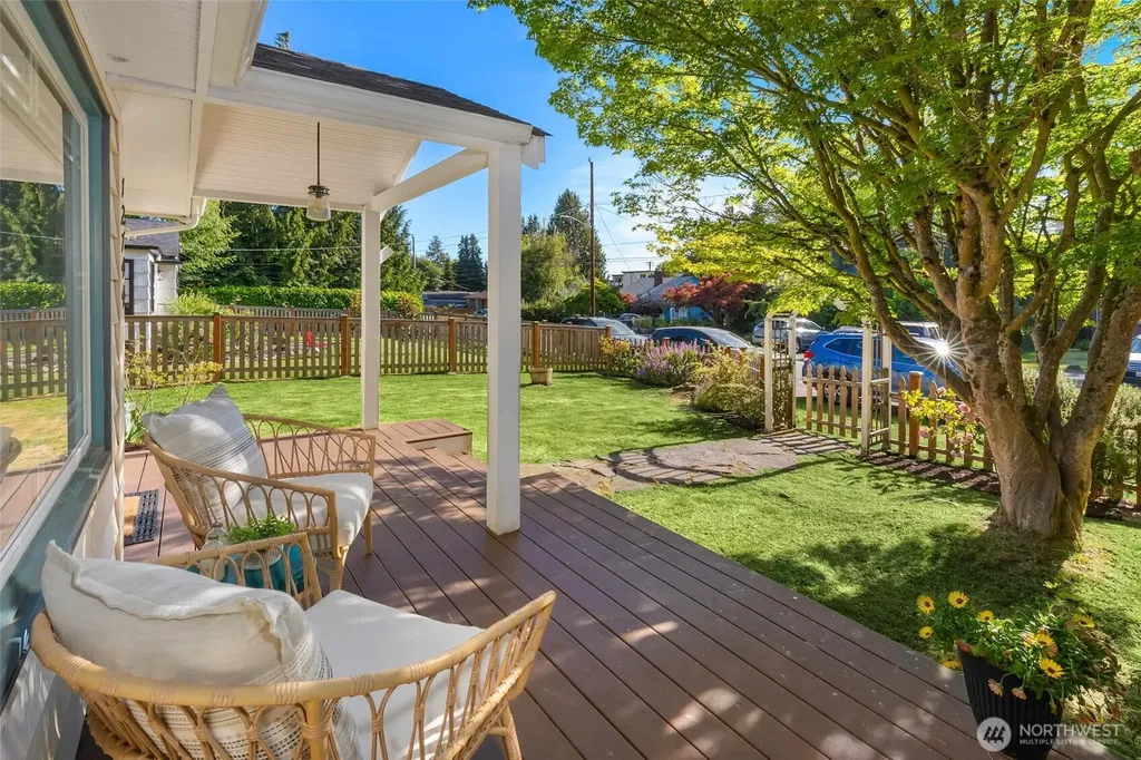 12744 Phinney Avenue N Seattle WA 98133