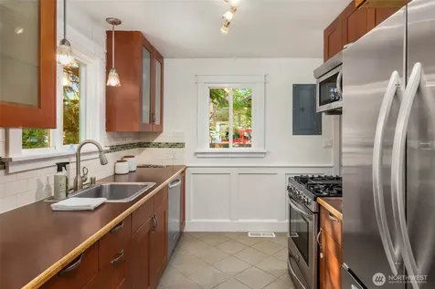 12744 Phinney Avenue N Seattle WA 98133