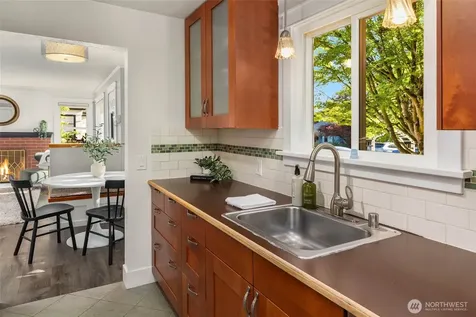 12744 Phinney Avenue N Seattle WA 98133