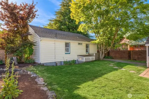 12744 Phinney Avenue N Seattle WA 98133