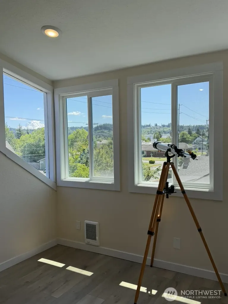 316 5th Street SW Puyallup WA 98371