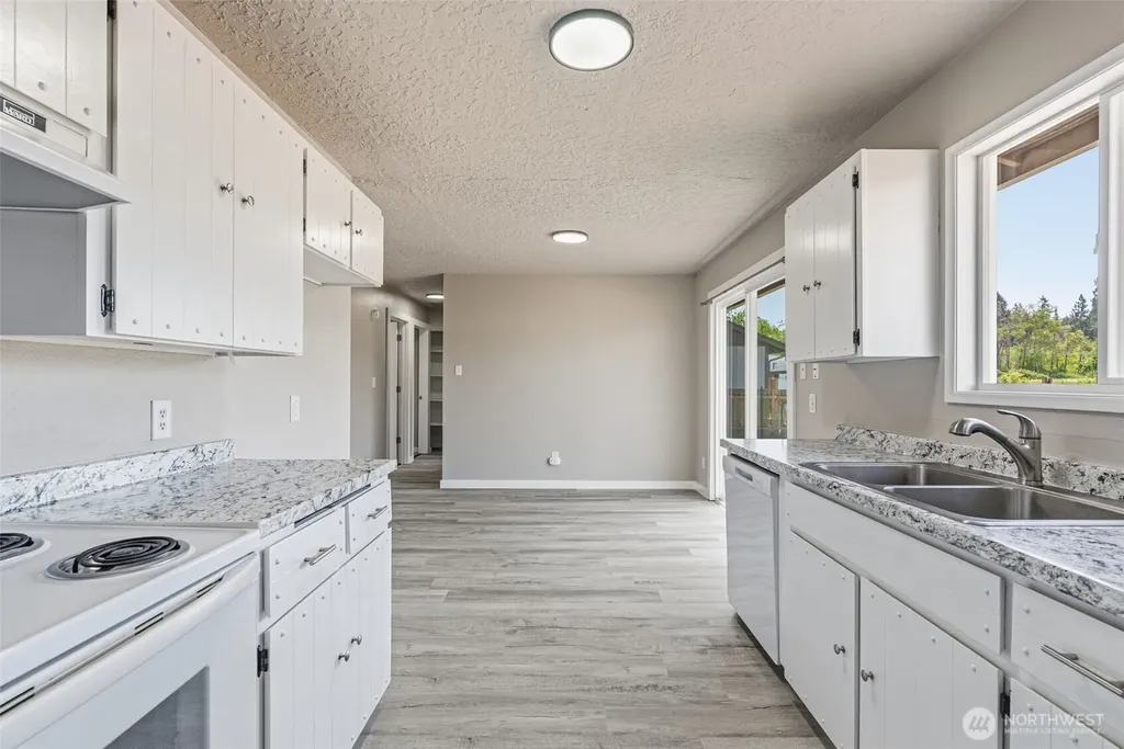 411 SE Brierwood Court Castle Rock WA 98611