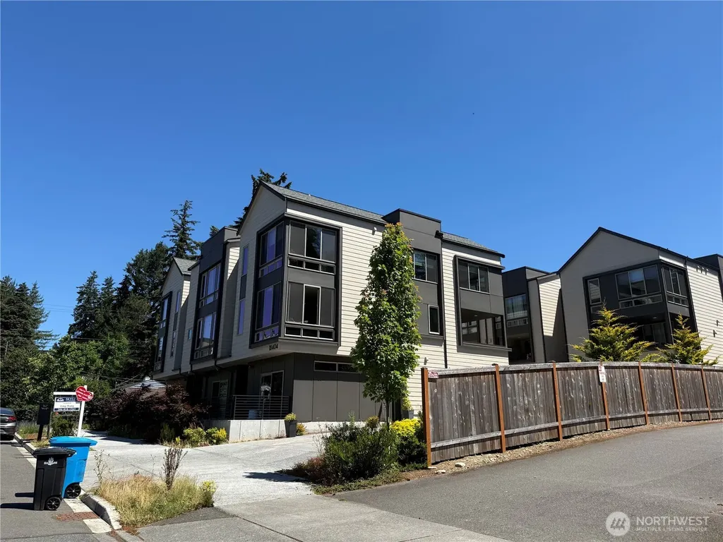 Shoreline WA, 18402 Corliss Avenue, Unit A