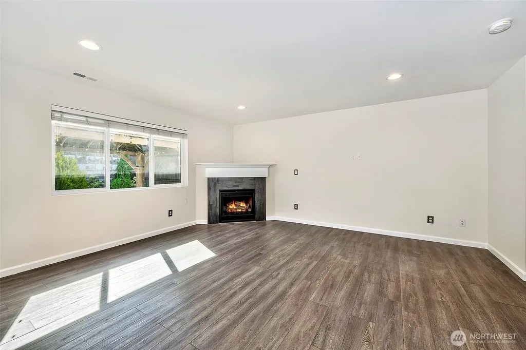 20231 4th Place W Lynnwood WA 98036