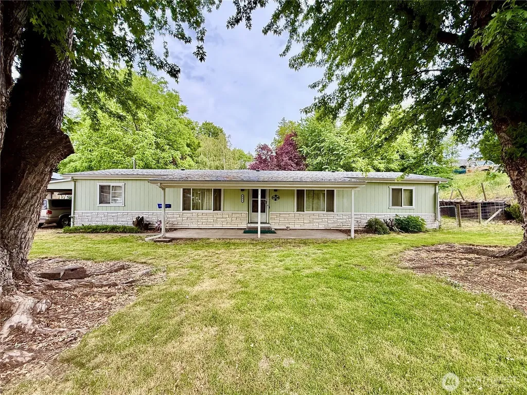 321 Bruce Street Waitsburg WA 99361