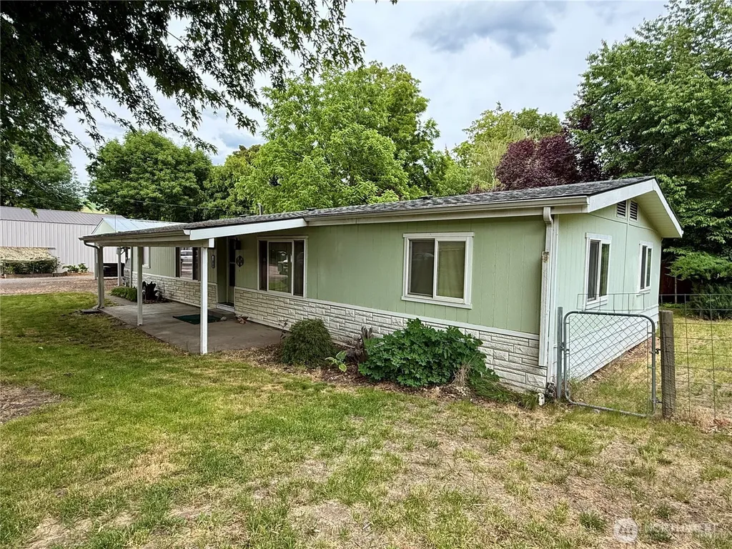 321 Bruce Street Waitsburg WA 99361