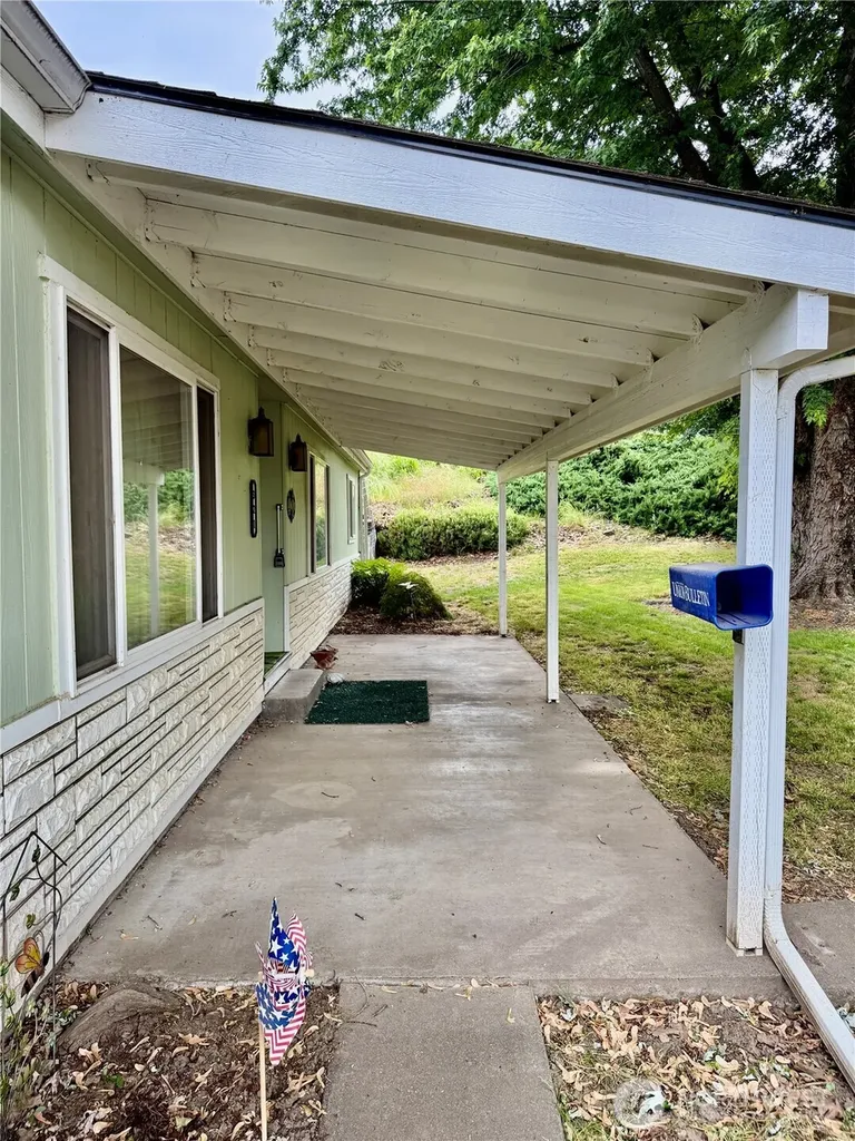 321 Bruce Street Waitsburg WA 99361