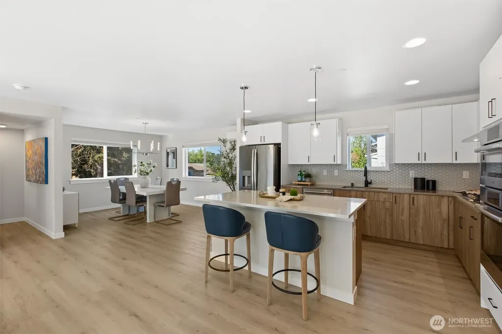 8025 177th Place NE Kenmore WA 98028