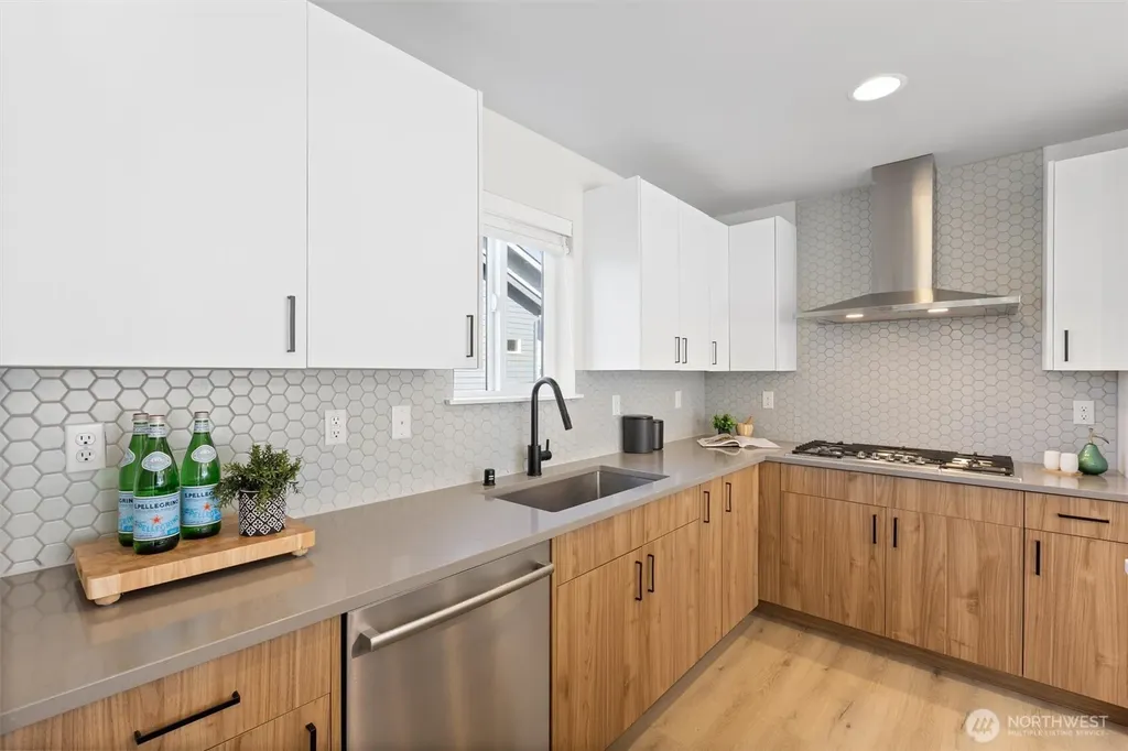 8025 177th Place NE Kenmore WA 98028