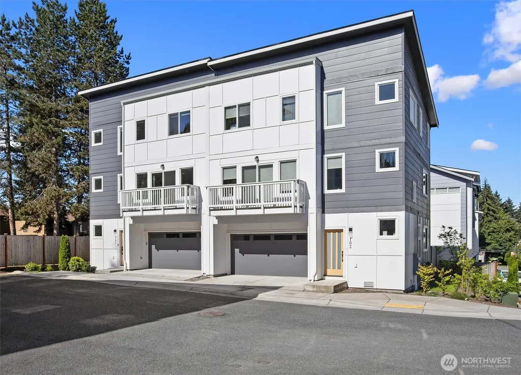 8025 177th Place NE Kenmore WA 98028