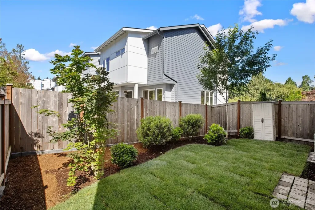 8025 177th Place NE Kenmore WA 98028