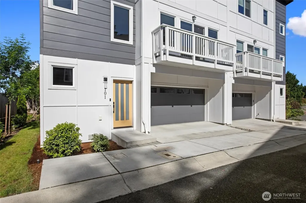8025 177th Place NE Kenmore WA 98028