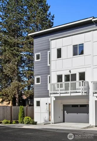 8025 177th Place NE Kenmore WA 98028