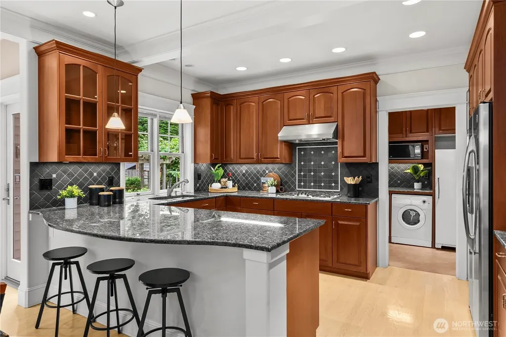 3019 61st Avenue SE Mercer Island WA 98040