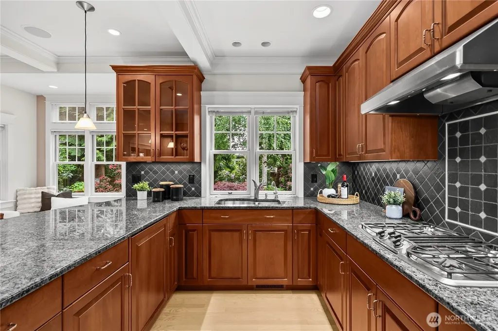 3019 61st Avenue SE Mercer Island WA 98040