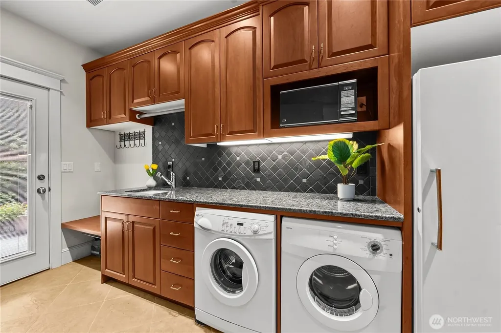 3019 61st Avenue SE Mercer Island WA 98040